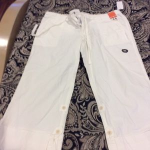 NWT! Old Navy Capris in White size 14
